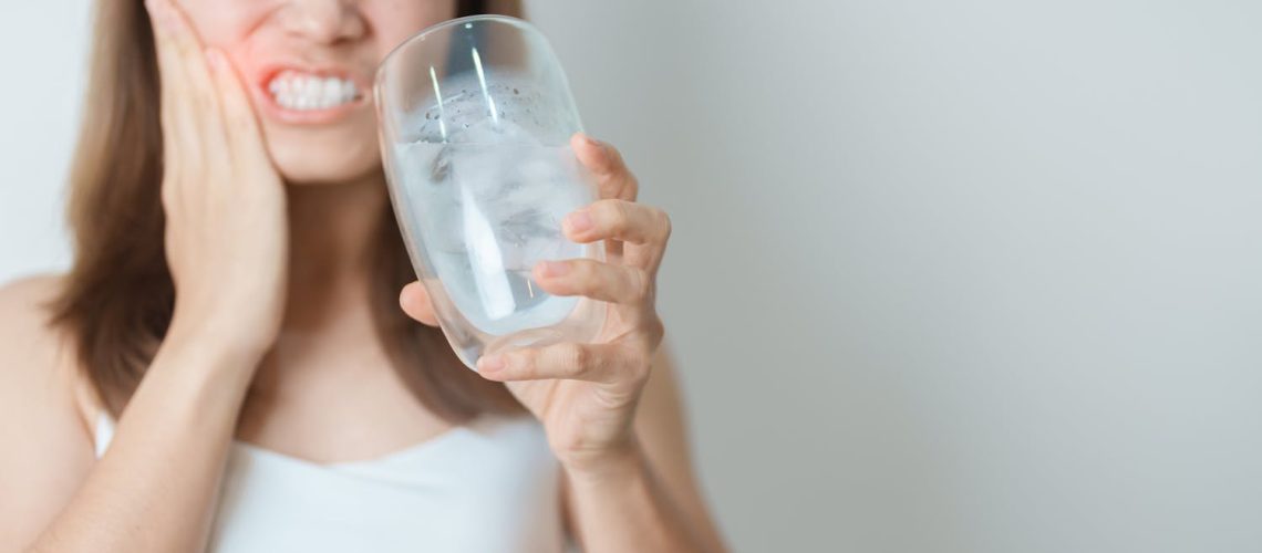 Dents sensibles au froid : les remèdes de grand-mère fonctionnent-ils ?